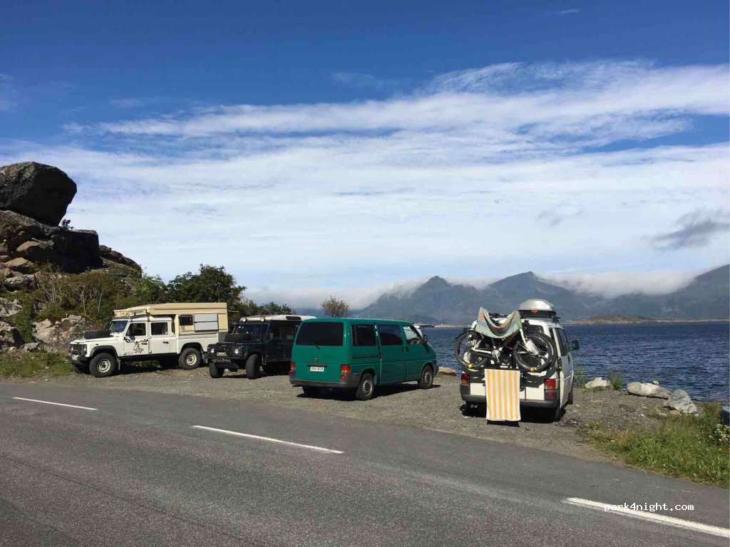 (8310) Kabelvåg - 1 Henningsværveien — foto
