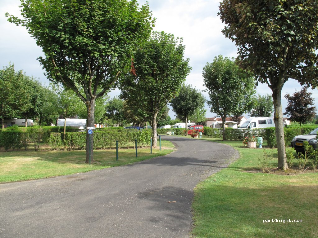 Camping les Bords de Besbre de Dompierre-sur-Besbre** — foto