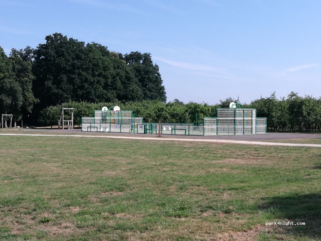 (22270) Dolo - 2 Place de la Liberte — foto