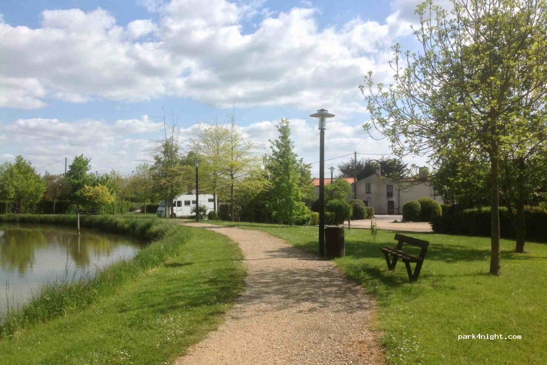 (79150) Saint-Maurice-la-Fougereuse - 2-4 Route de l'Arceau — foto 2