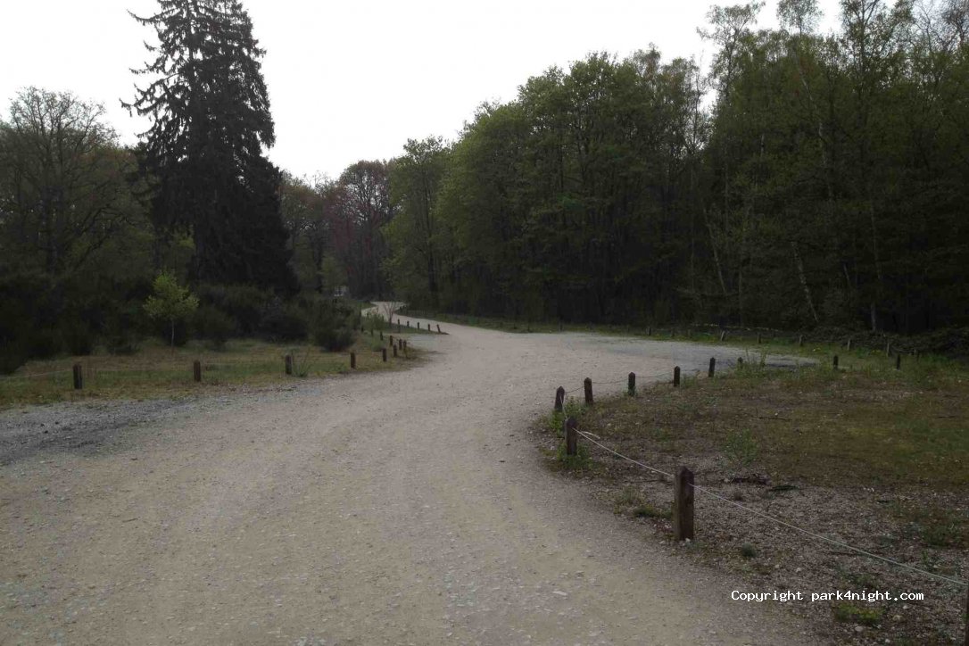 (78610) Auffargis - Rue des Vaux de Cernay — foto