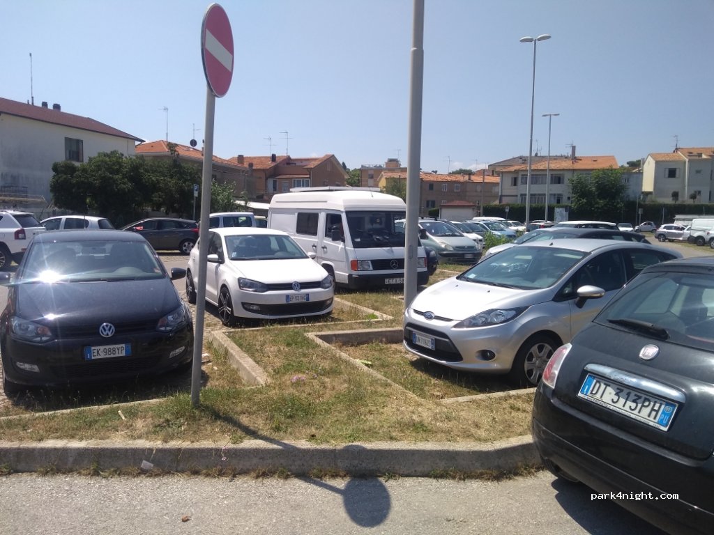 (61032) Fano - 98 Viale Romagna — foto