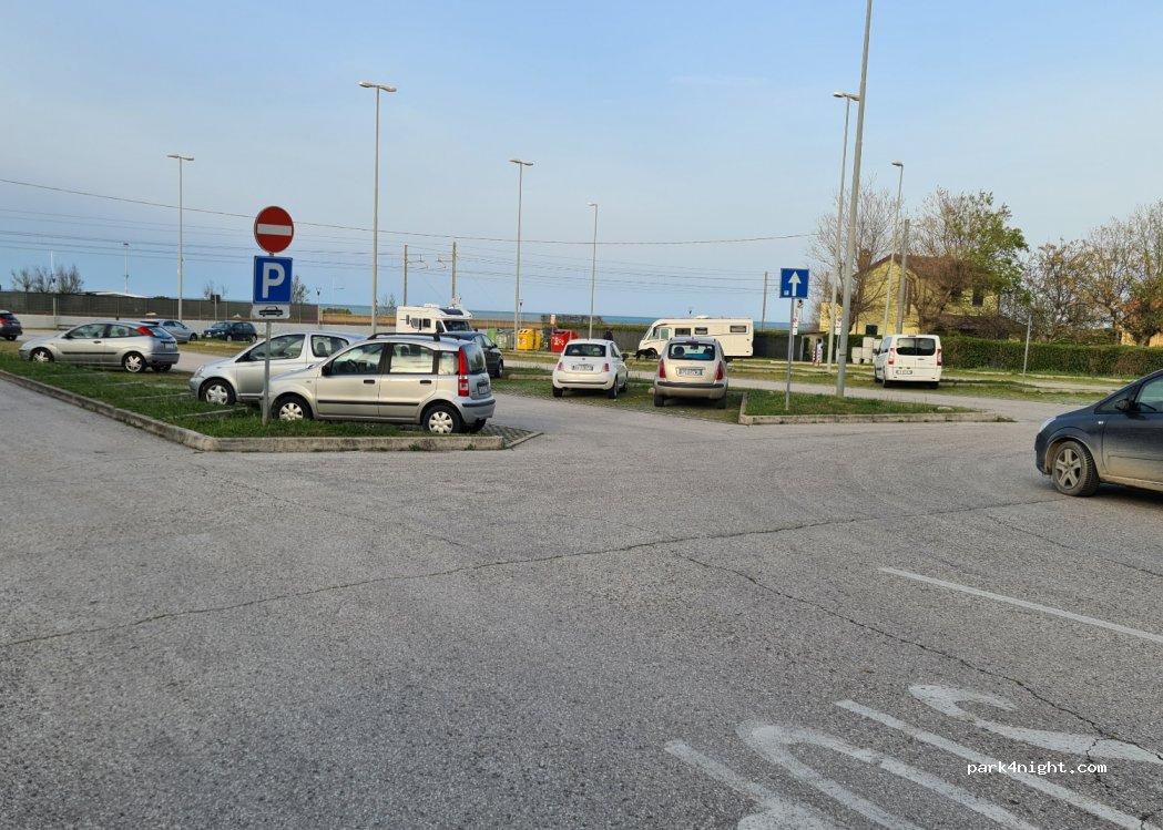 (61032) Fano - 98 Viale Romagna — foto 2