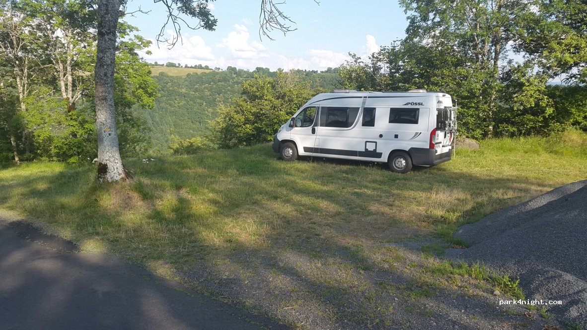 (15230) Saint-Martin-Sous-Vigouroux - D354 — foto 2