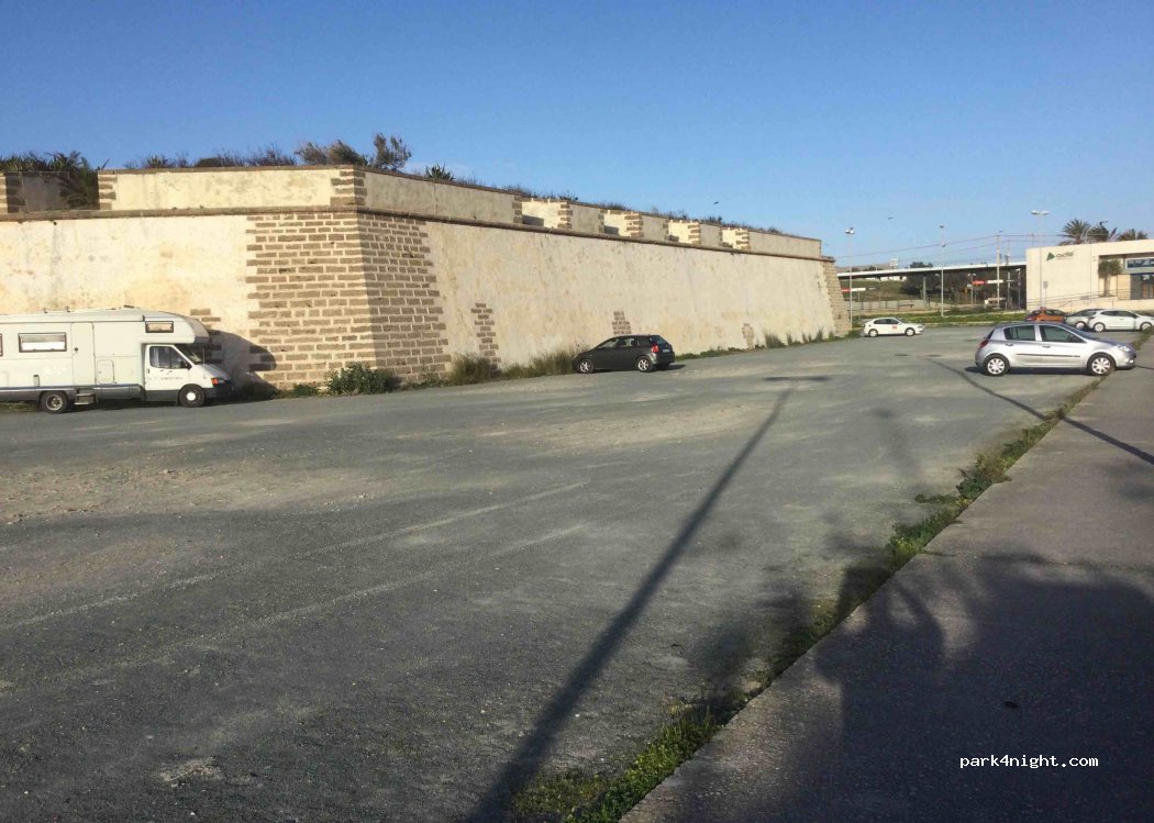(11011) Cádiz - Calle Adelfa — foto
