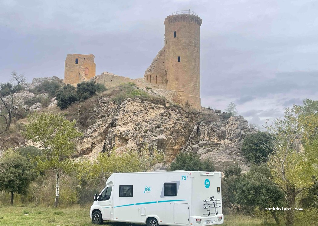 (84230) Châteauneuf-du-Pape - Unnamed Road — foto 2