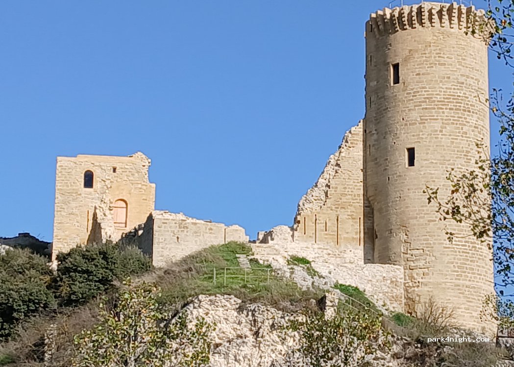(84230) Châteauneuf-du-Pape - Unnamed Road — foto 5