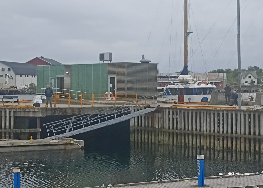 (8300) Svolvær - 21 Torget — foto 3