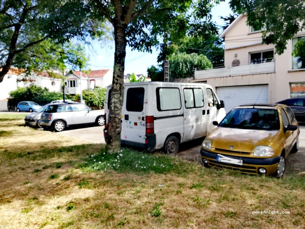 (44000) Nantes - 8 Chemin Tournerond — foto