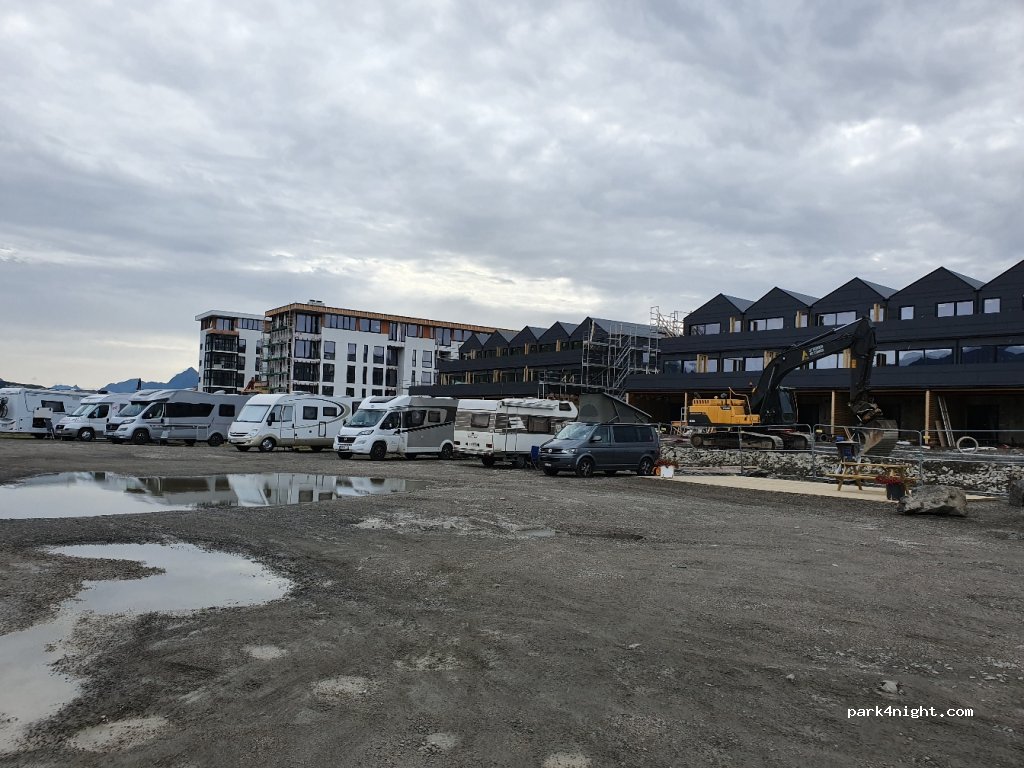 (8300) Svolvær - 25 Vorsetøyveien — foto