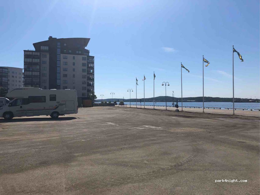 (891 33) Örnsköldsvik - 17C Strandgatan — foto 2