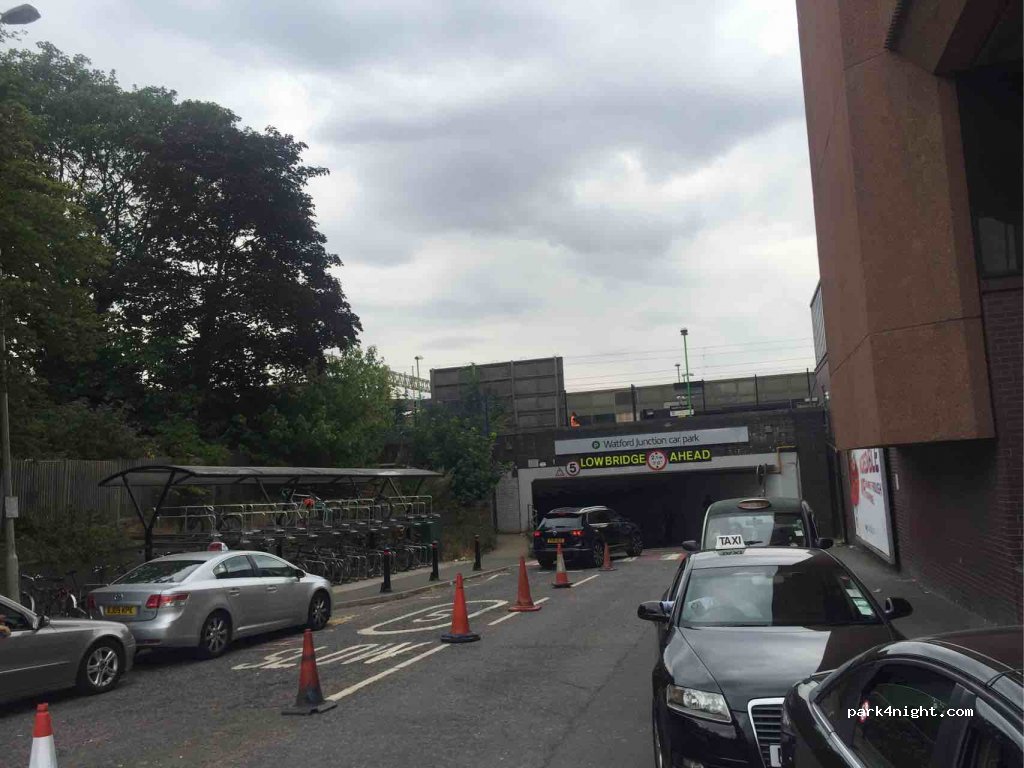 (WD17) Watford - 15 Bridle Path — foto