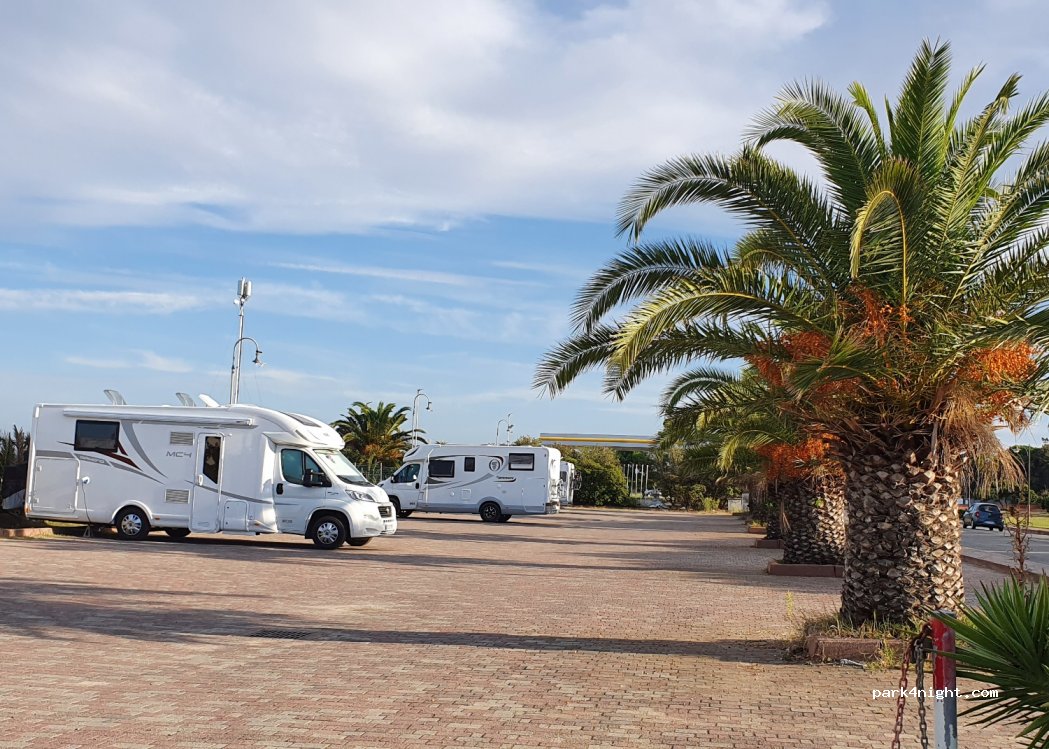 Area sosta camper Sant'Antioco — foto