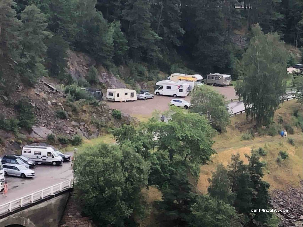(461 34) Trollhättan - 5 Åkersbergsvägen — foto 2