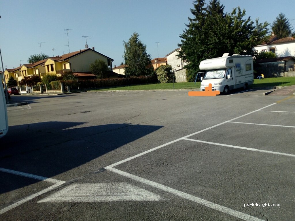 (34077) Ronchi dei Legionari - 36 Via Ugo la Malfa — foto