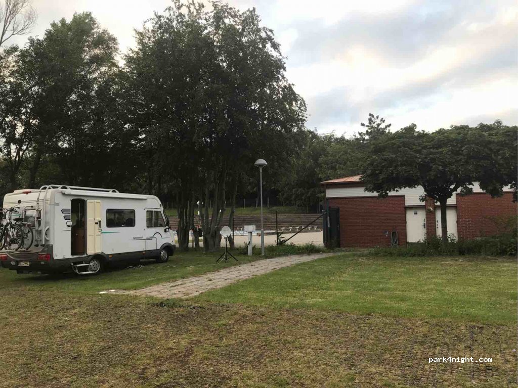 Källbybadet Pool & Camping — foto
