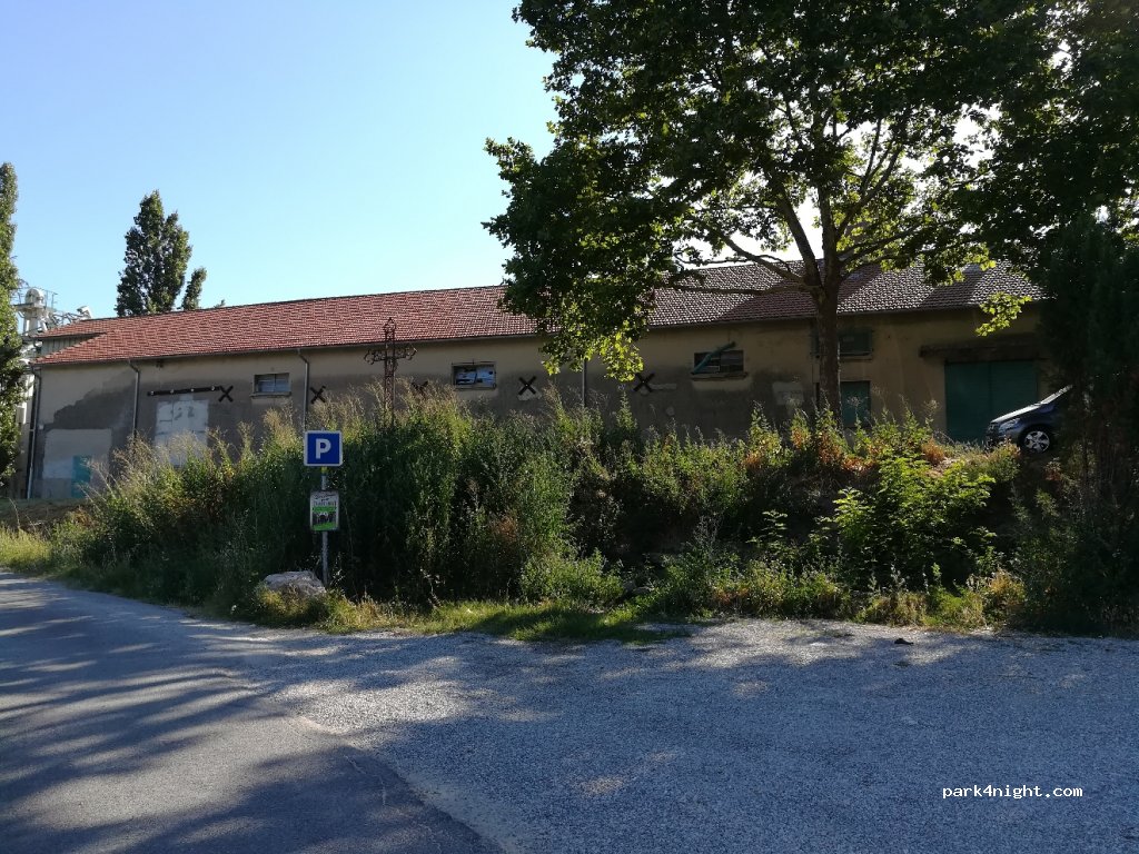 (84160) Cucuron - Route de Villelaure — foto