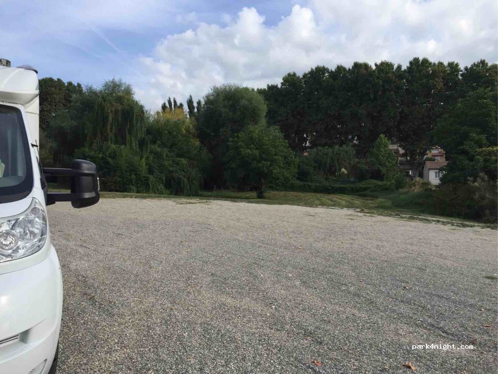(84160) Cucuron - Route de Villelaure — foto 2