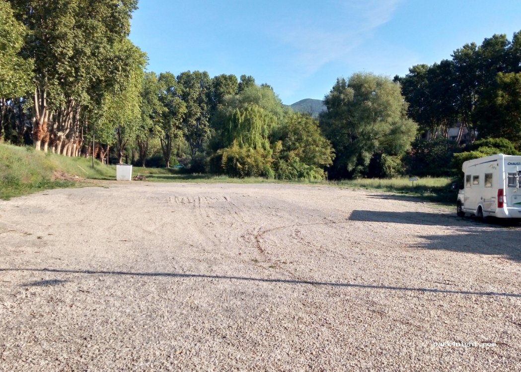 (84160) Cucuron - Route de Villelaure — foto 3