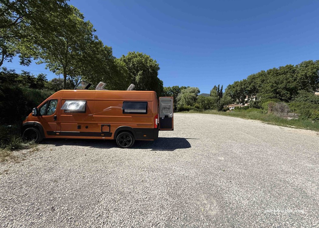 (84160) Cucuron - Route de Villelaure — foto 4