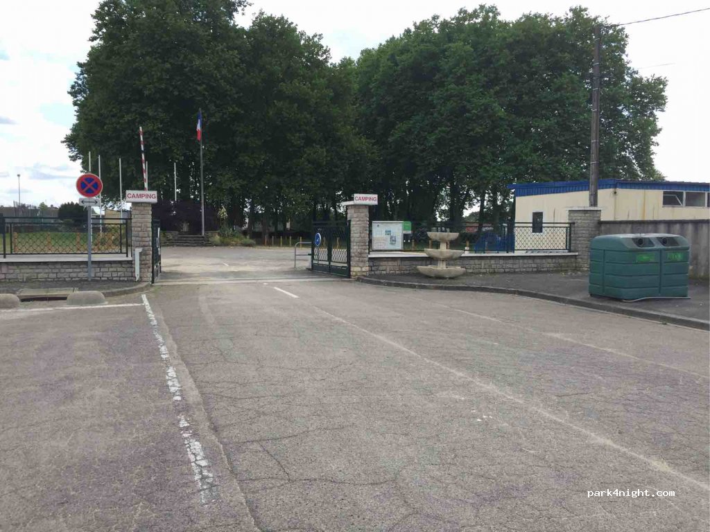 Camping de Mehun-sur-Yèvre — foto