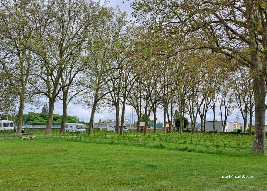 Camping de Mehun-sur-Yèvre — foto 4