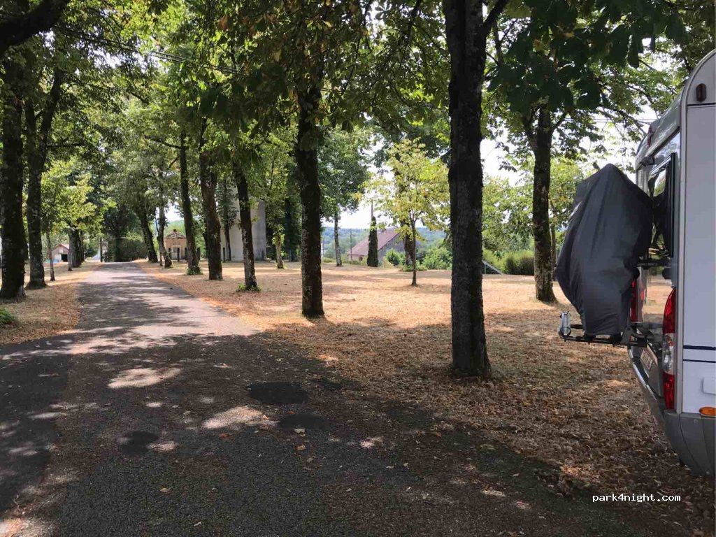 (39570) Publy - 1 Rue de l'Esplanade — foto