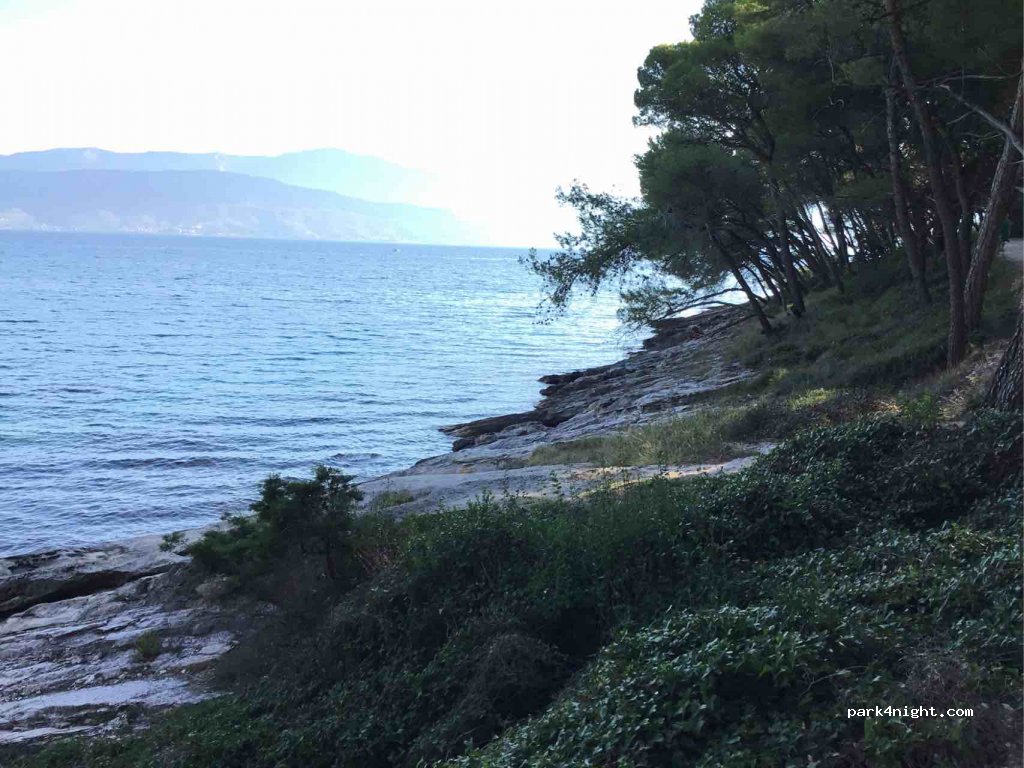 (21410) Supetar - Ulica Punta I — foto 2