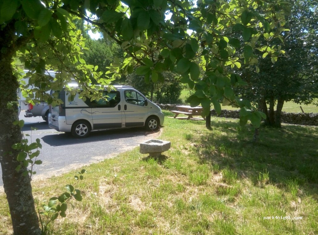 (15110) Deux-Verges - 6 Le Bourg — foto