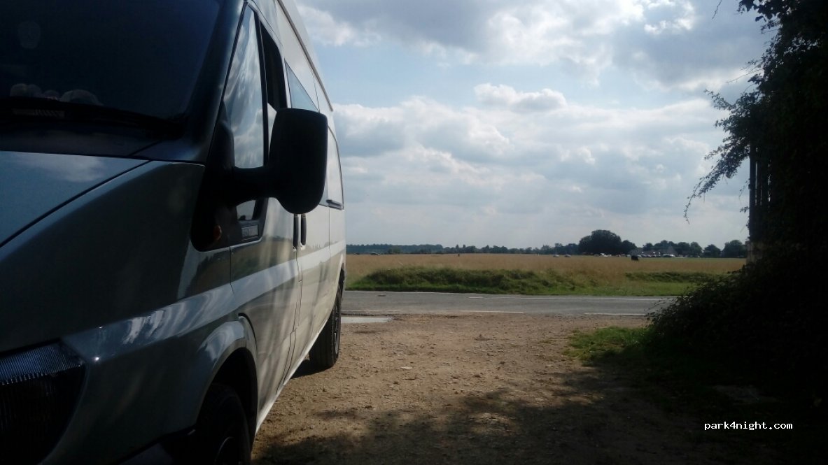 (GL5 5LL) Stroud - B4066 — foto