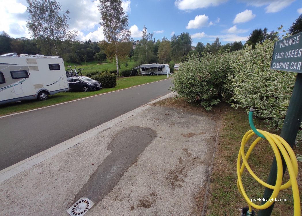 Camping municipal La Croix de Garry — foto
