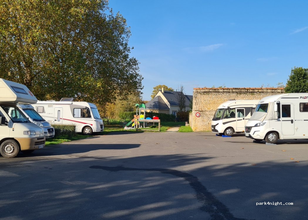 (14850) Hérouvillette - 18-20 Avenue de Caen — foto