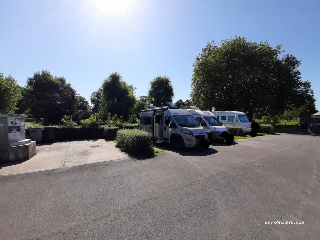 (14850) Hérouvillette - 18-20 Avenue de Caen — foto 2