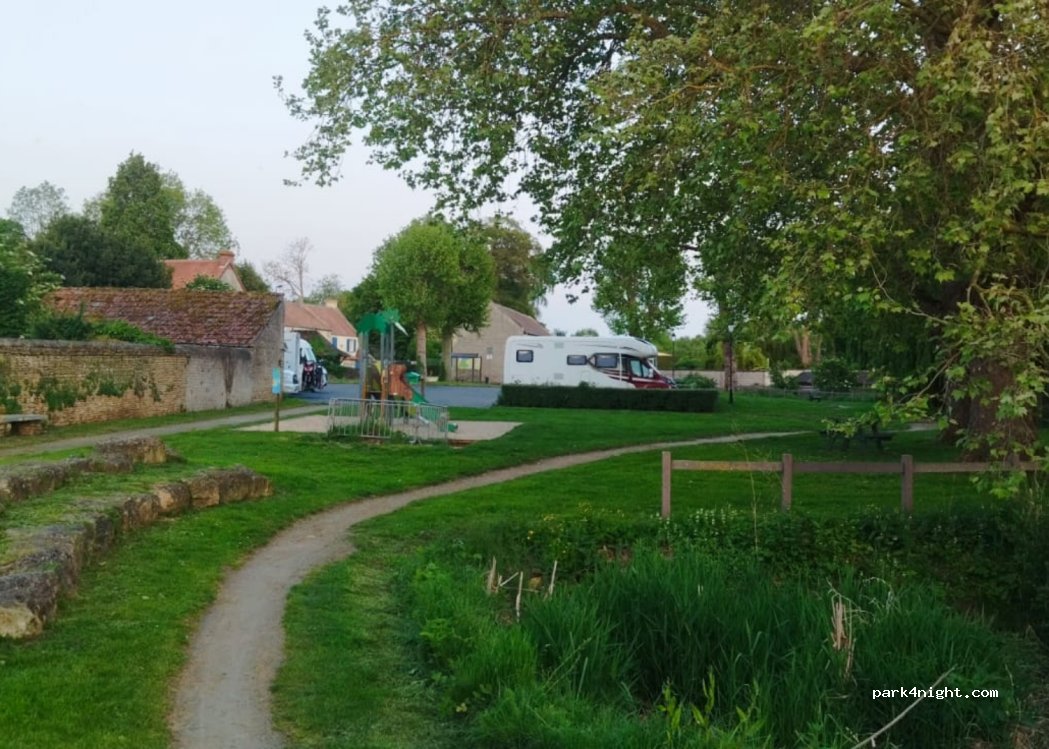 (14850) Hérouvillette - 18-20 Avenue de Caen — foto 3