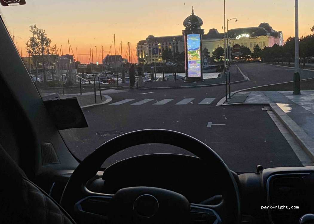(14800) Deauville - 26 Quai de la Touques — foto 5