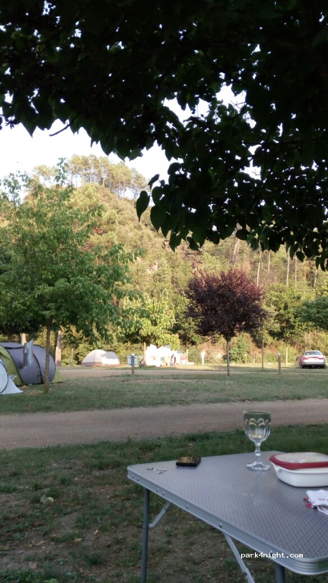 CAMPING cévennes Lozère 48 / camping car/location bord rivière . village 2 mn découverte rando — foto 2