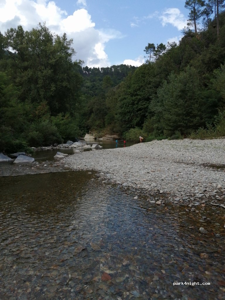CAMPING cévennes Lozère 48 / camping car/location bord rivière . village 2 mn découverte rando — foto 3