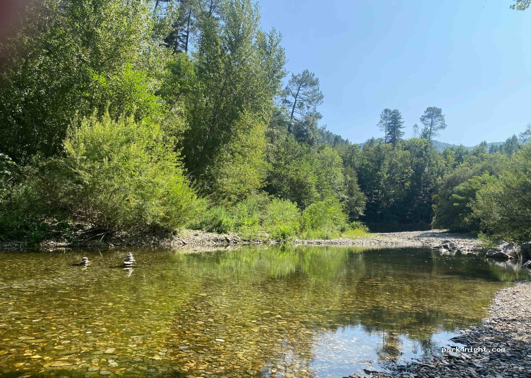 CAMPING cévennes Lozère 48 / camping car/location bord rivière . village 2 mn découverte rando — foto 4
