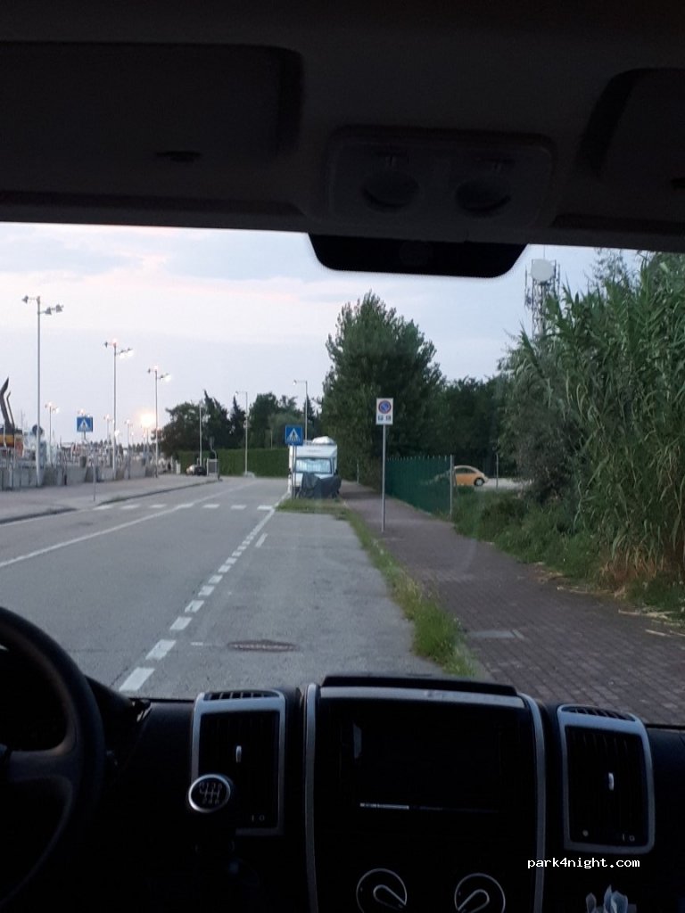 (48122) Ravenna - Via D'Alaggio — foto