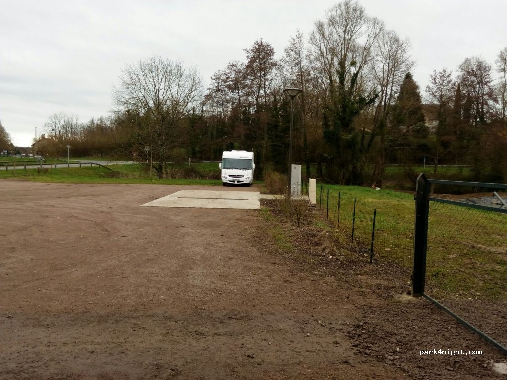 Aire de camping-cars Château-sur-Allier — foto