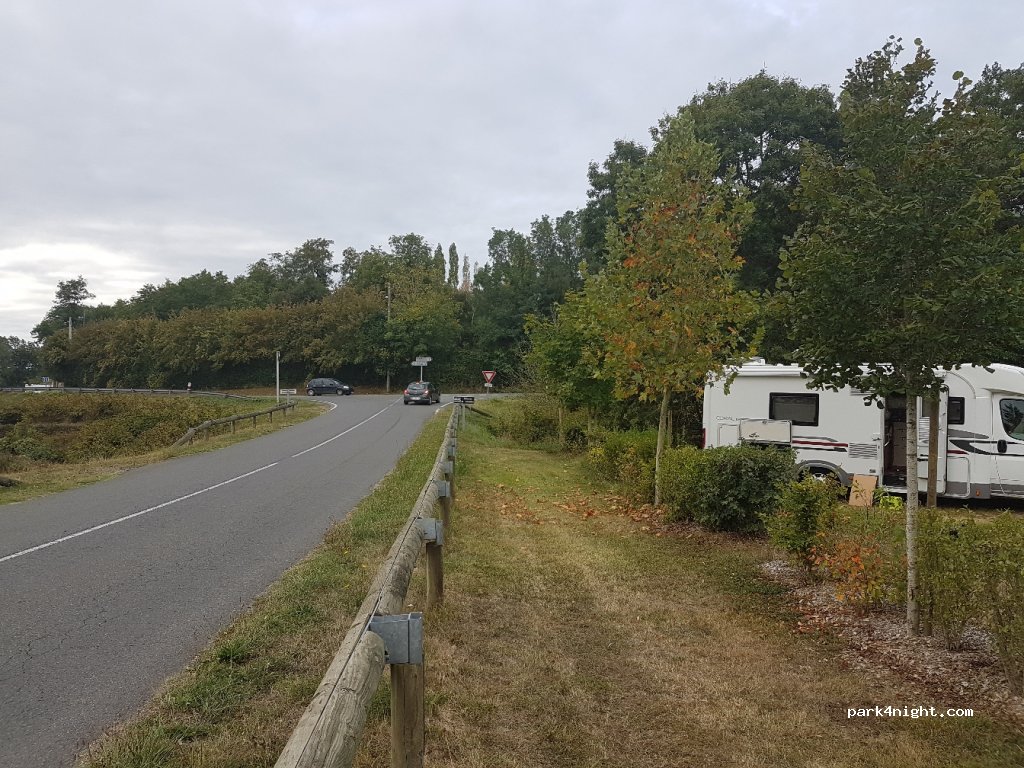 Aire de camping-cars Château-sur-Allier — foto 4