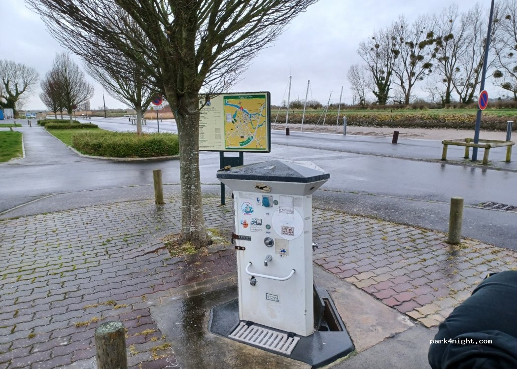 Aire de CAMPING-CARS Isigny-sur-Mer — foto