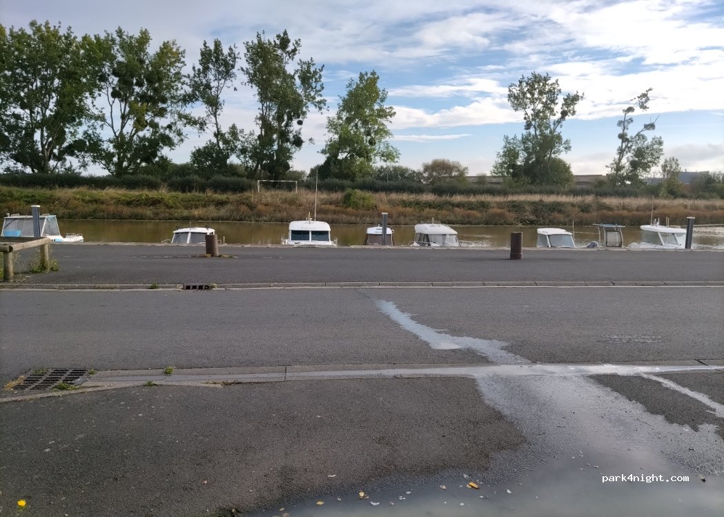 Aire de CAMPING-CARS Isigny-sur-Mer — foto 3