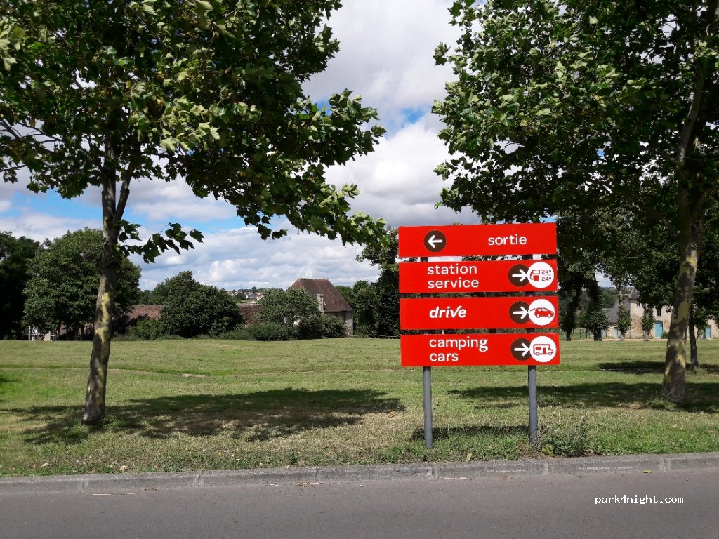 (14700) Falaise - Rue Maurice Nicolas — foto 2