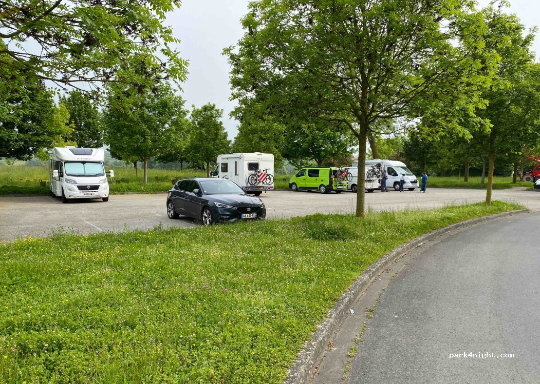 (14700) Falaise - Rue Maurice Nicolas — foto 3