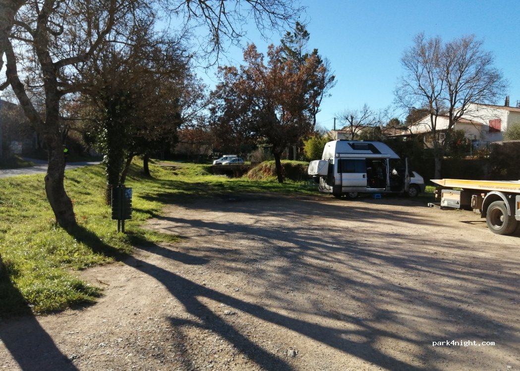 (83470) Saint-Maximin-la-Sainte-Baume - 582 Route de Marseille — foto 3
