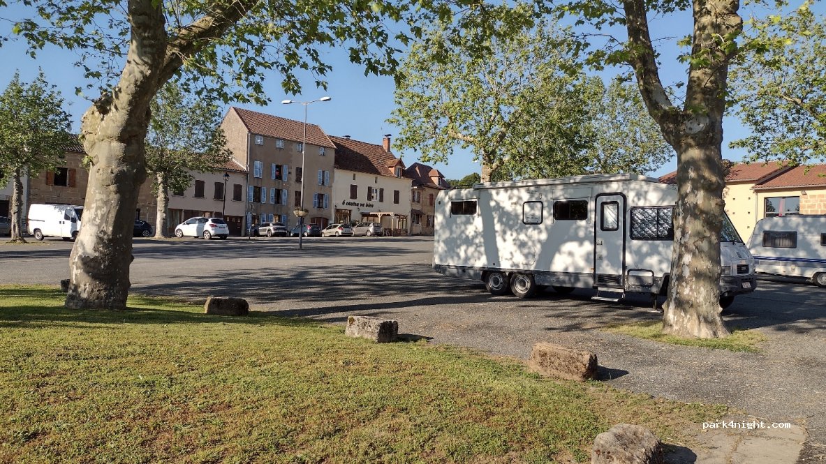 (46120) Lacapelle-Marival - Place de Larroque — foto