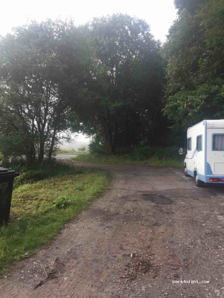 (PH8 0JU) Dalguise - 2 Kirkpark — foto