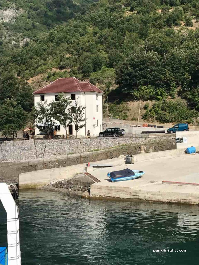 Komani Lake Hostel — foto