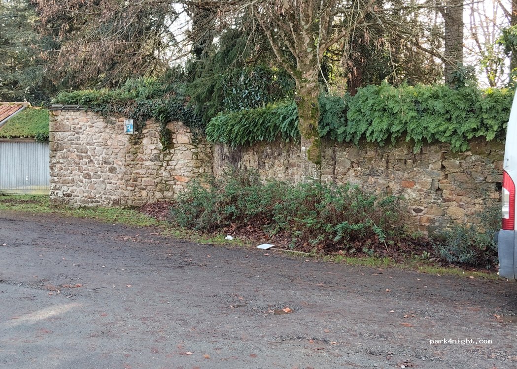 (85670) Palluau - 11-70 Place Philippe de Clerembault — foto 2